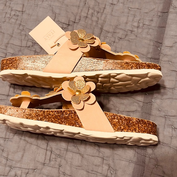 NWT Giulia Palai Girl’s Size 1 Soft Pink and Metallic Gold Floral Sandals - Picture 3 of 8